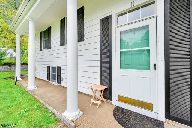 11 Fairview Ave, Newton Town, NJ 07860
