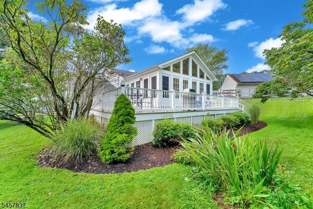 11 Fairview Ave, Newton Town, NJ 07860
