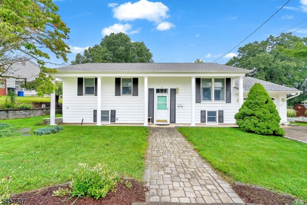 11 Fairview Ave, Newton Town, NJ 07860