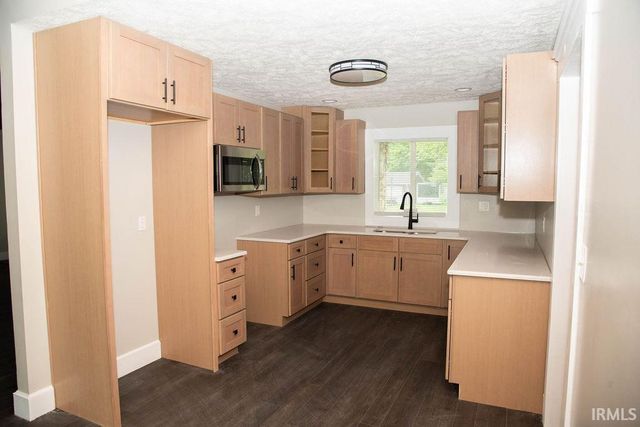 7501 Hamilton Drive, Muncie, IN 47303