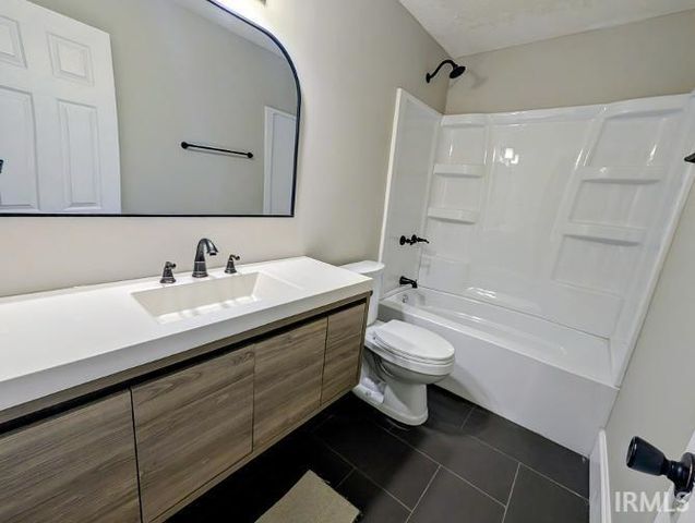 7501 Hamilton Drive, Muncie, IN 47303