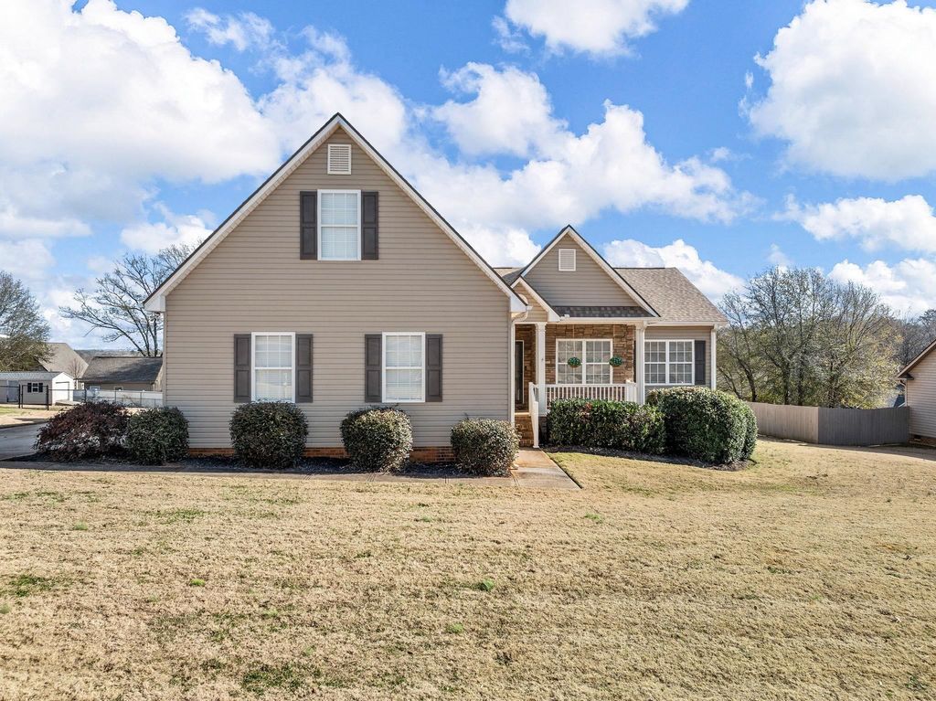 380 Saddlers Run, Chesnee, SC 29323