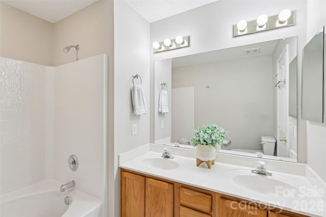 10213 University Park Lane, Charlotte, NC 28213