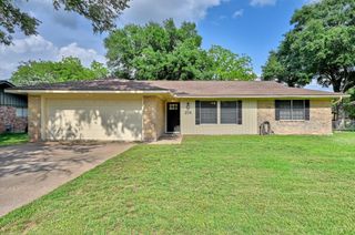 204 Meadow Lane, Brenham, TX 77833