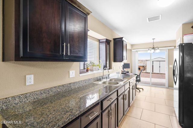 1112 Cielo Bonito Drive, Socorro, TX 79927