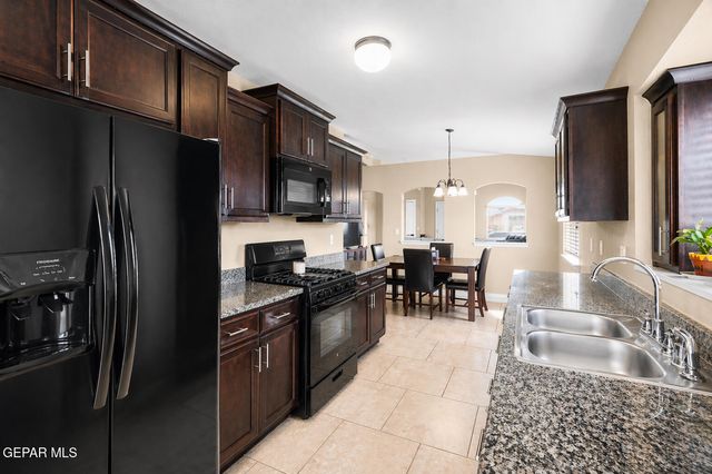 1112 Cielo Bonito Drive, Socorro, TX 79927