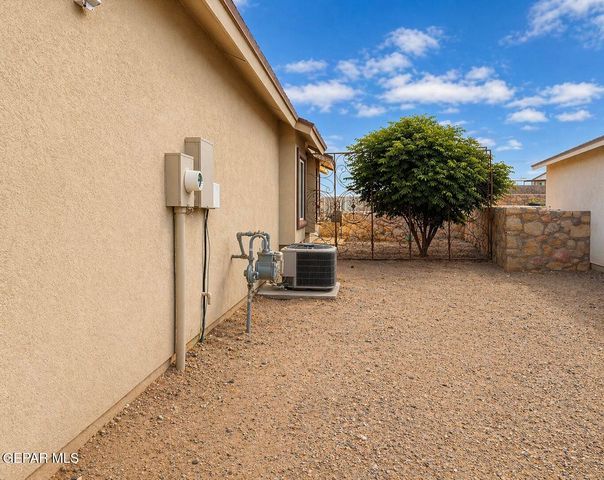 1112 Cielo Bonito Drive, Socorro, TX 79927