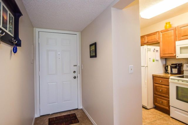 408 CERROMAR CIRCLE S 236, Venice, FL 34293