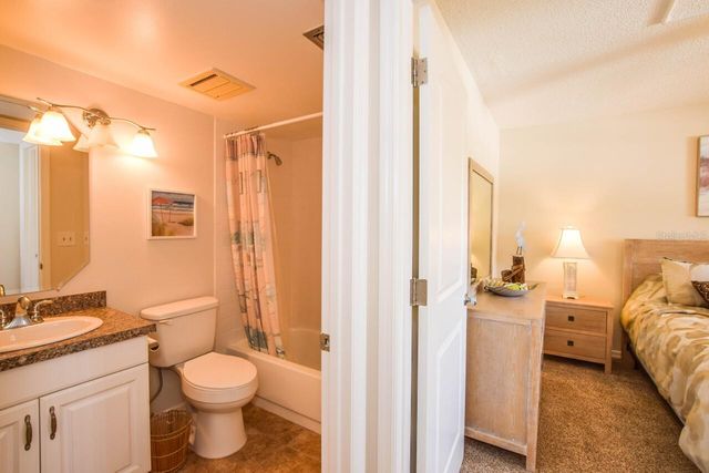 408 CERROMAR CIRCLE S 236, Venice, FL 34293