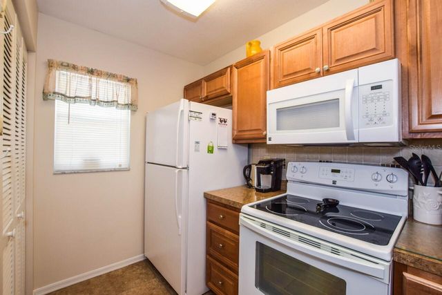 408 CERROMAR CIRCLE S 236, Venice, FL 34293