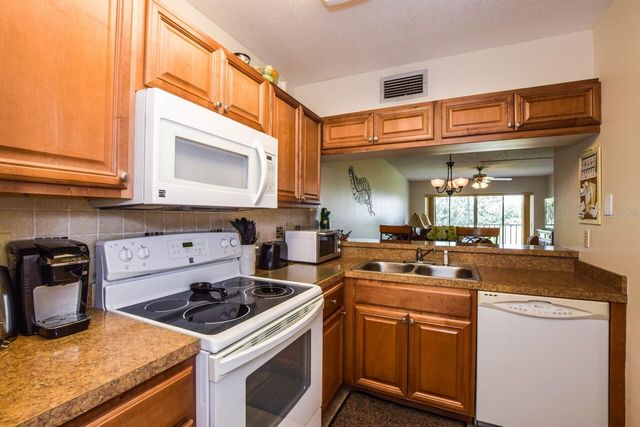 408 CERROMAR CIRCLE S 236, Venice, FL 34293