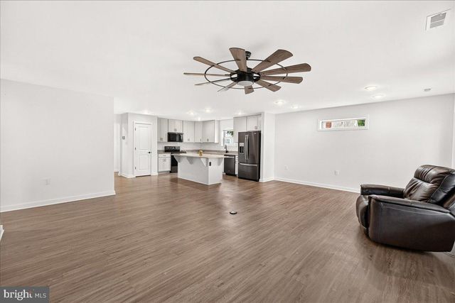 15 GRAINFIELD CT, Martinsburg, WV 25404