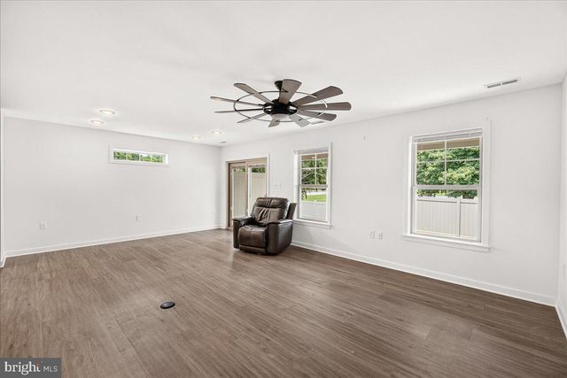 15 GRAINFIELD CT, Martinsburg, WV 25404