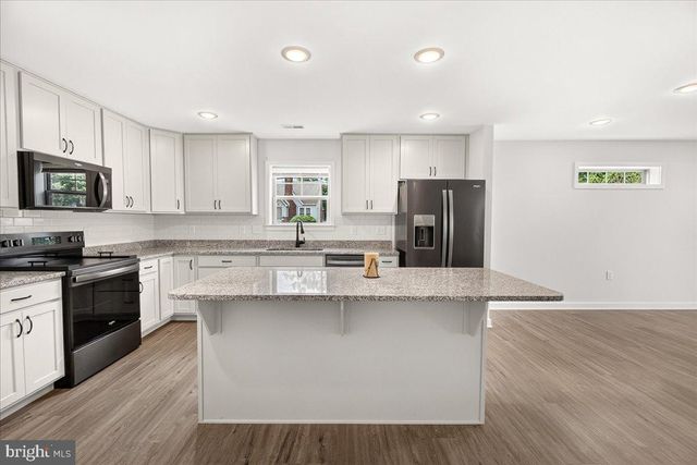 15 GRAINFIELD CT, Martinsburg, WV 25404