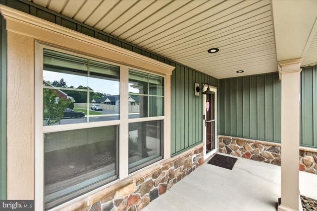 15 GRAINFIELD CT, Martinsburg, WV 25404