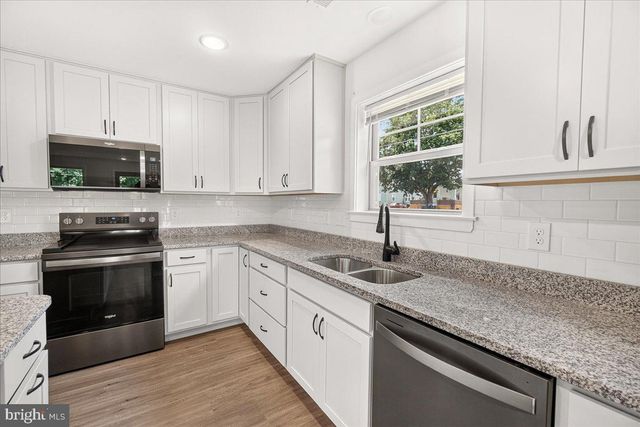 15 GRAINFIELD CT, Martinsburg, WV 25404