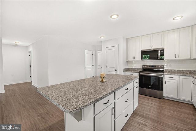 15 GRAINFIELD CT, Martinsburg, WV 25404