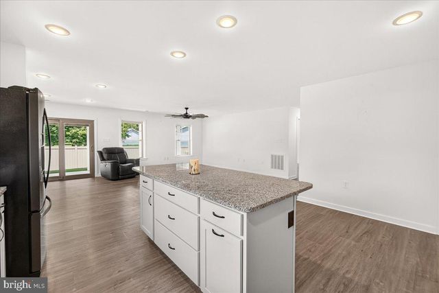 15 GRAINFIELD CT, Martinsburg, WV 25404