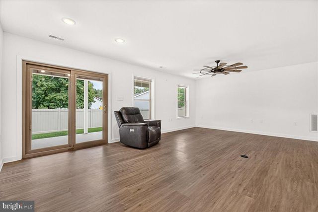 15 GRAINFIELD CT, Martinsburg, WV 25404
