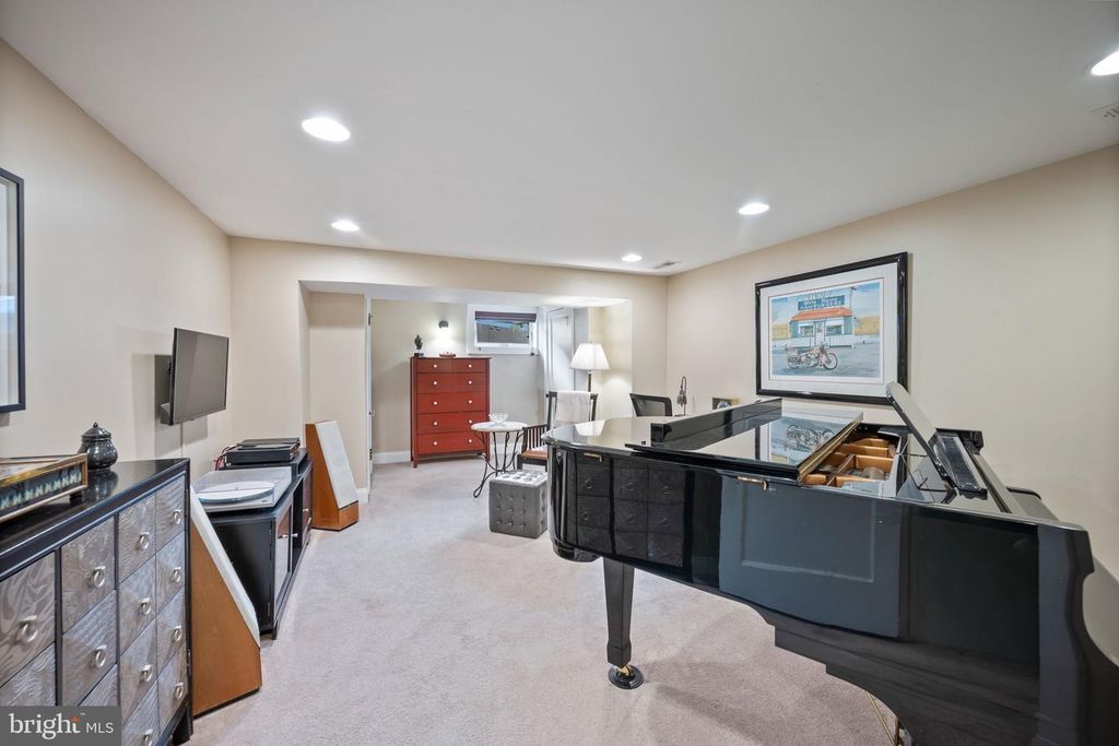 Image 32 of property listing at 603 S EATON ST, Baltimore, MD 21224