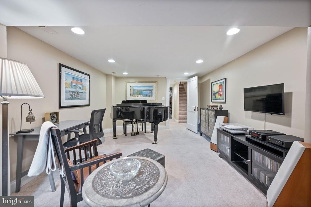 Image 33 of property listing at 603 S EATON ST, Baltimore, MD 21224