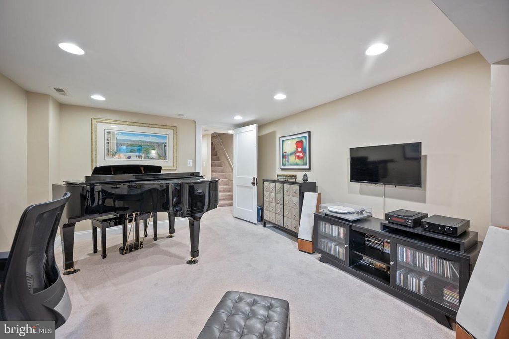 Image 34 of property listing at 603 S EATON ST, Baltimore, MD 21224