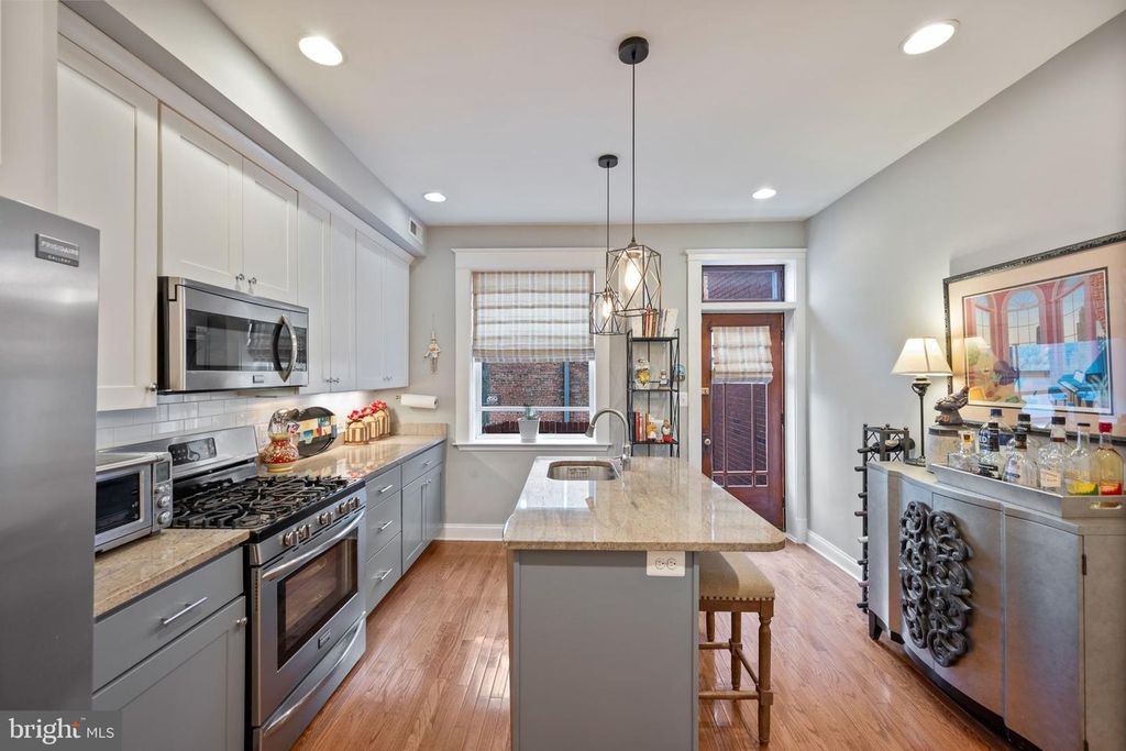 Image 9 of property listing at 603 S EATON ST, Baltimore, MD 21224