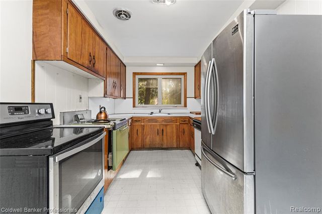 23161 Valley View Drive, Southfield, MI 48033