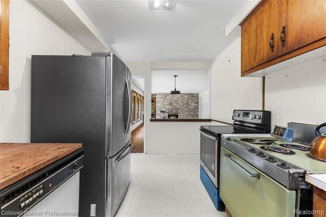 23161 Valley View Drive, Southfield, MI 48033