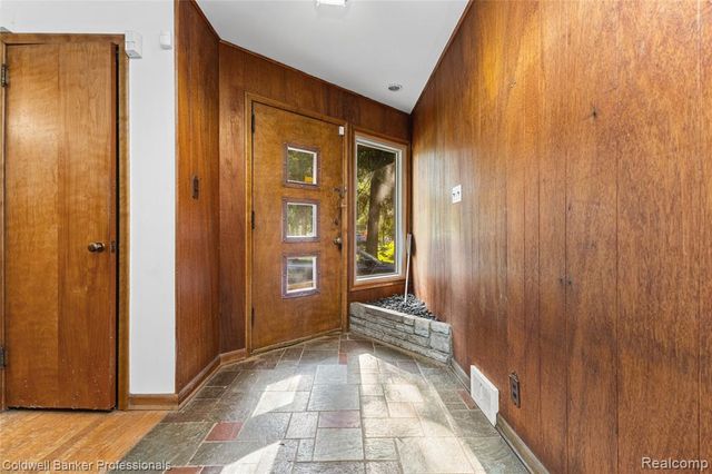 23161 Valley View Drive, Southfield, MI 48033