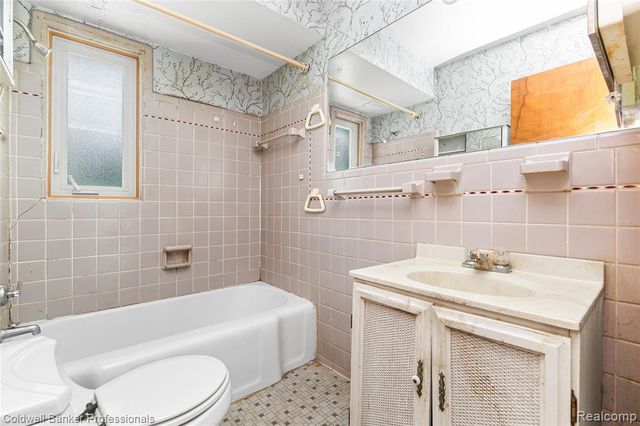23161 Valley View Drive, Southfield, MI 48033