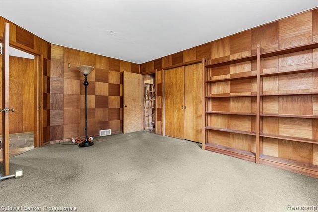 23161 Valley View Drive, Southfield, MI 48033