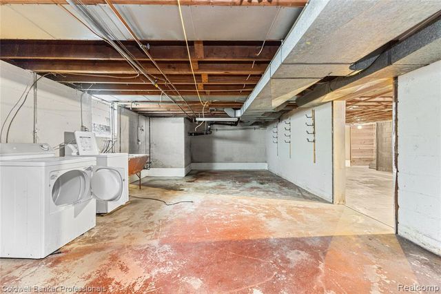 23161 Valley View Drive, Southfield, MI 48033
