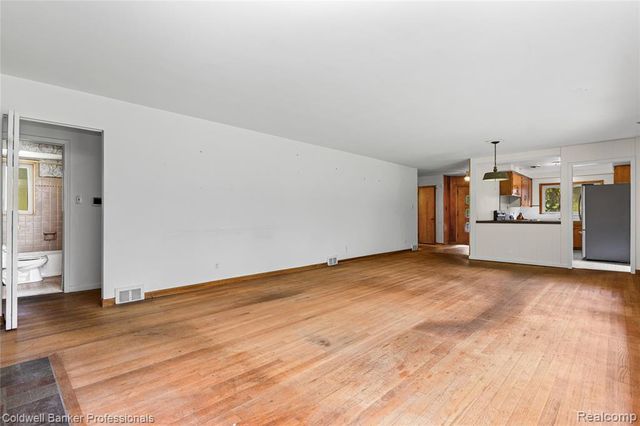 23161 Valley View Drive, Southfield, MI 48033