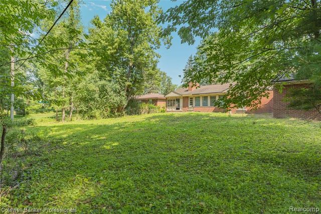23161 Valley View Drive, Southfield, MI 48033