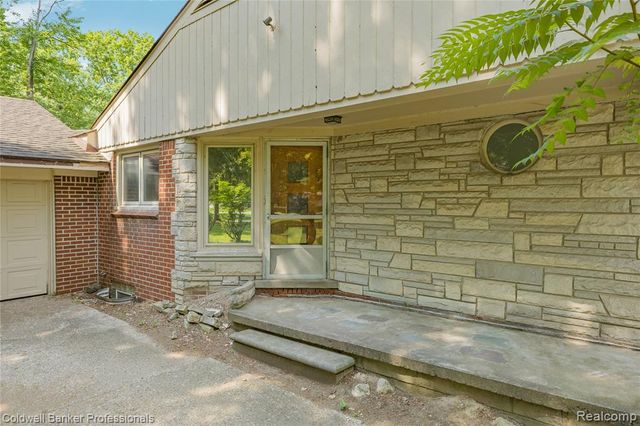 23161 Valley View Drive, Southfield, MI 48033