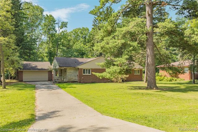 23161 Valley View Drive, Southfield, MI 48033