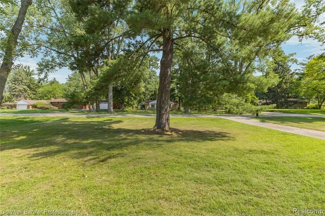 23161 Valley View Drive, Southfield, MI 48033