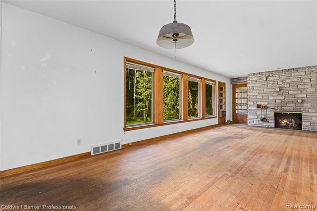 23161 Valley View Drive, Southfield, MI 48033