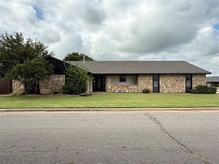 101 Regency Drive, Clinton, OK 73601