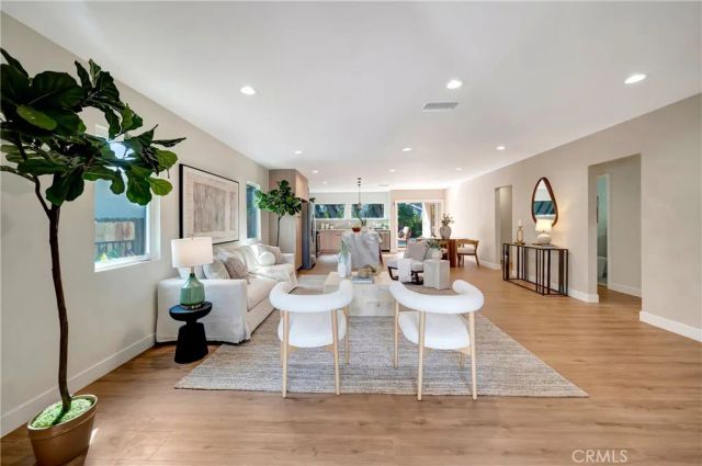 22120 Costanso Street, Woodland Hills, CA 91364