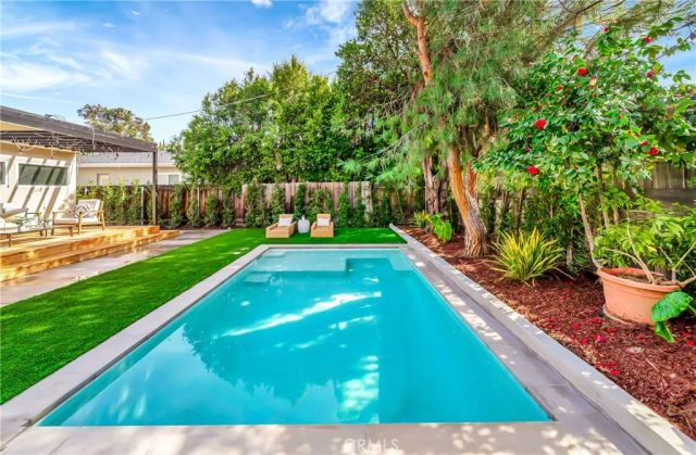 22120 Costanso Street, Woodland Hills, CA 91364