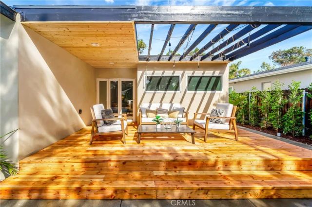 22120 Costanso Street, Woodland Hills, CA 91364