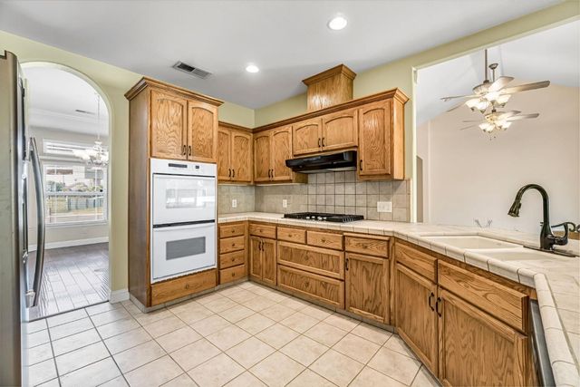 26041 Wayside Drive, Madera, CA 93638
