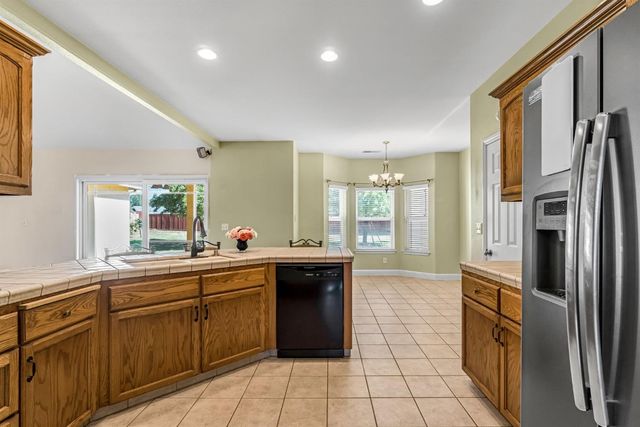 26041 Wayside Drive, Madera, CA 93638