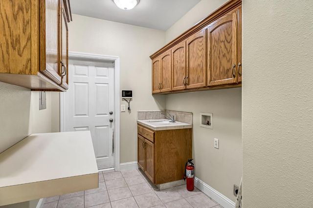 26041 Wayside Drive, Madera, CA 93638