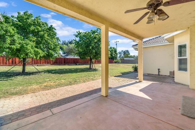 26041 Wayside Drive, Madera, CA 93638