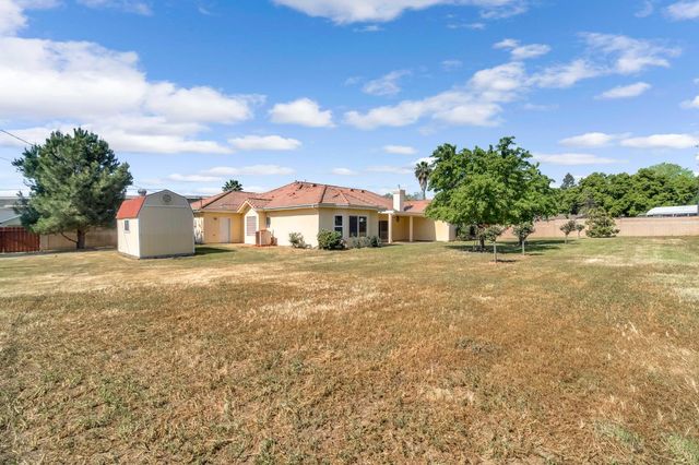 26041 Wayside Drive, Madera, CA 93638