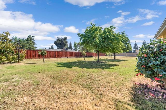 26041 Wayside Drive, Madera, CA 93638