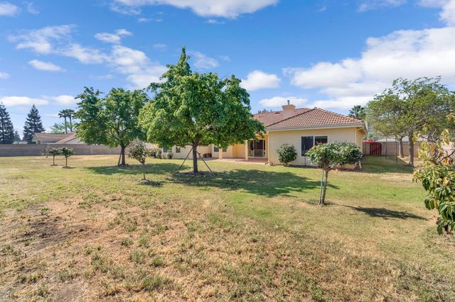 26041 Wayside Drive, Madera, CA 93638